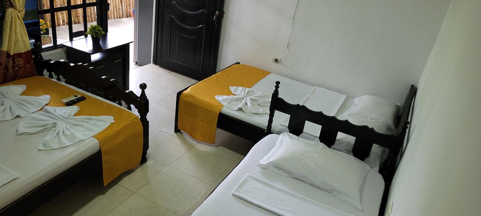 Hostal Villa Del Rio Las Brisas Villavieja Exterior foto