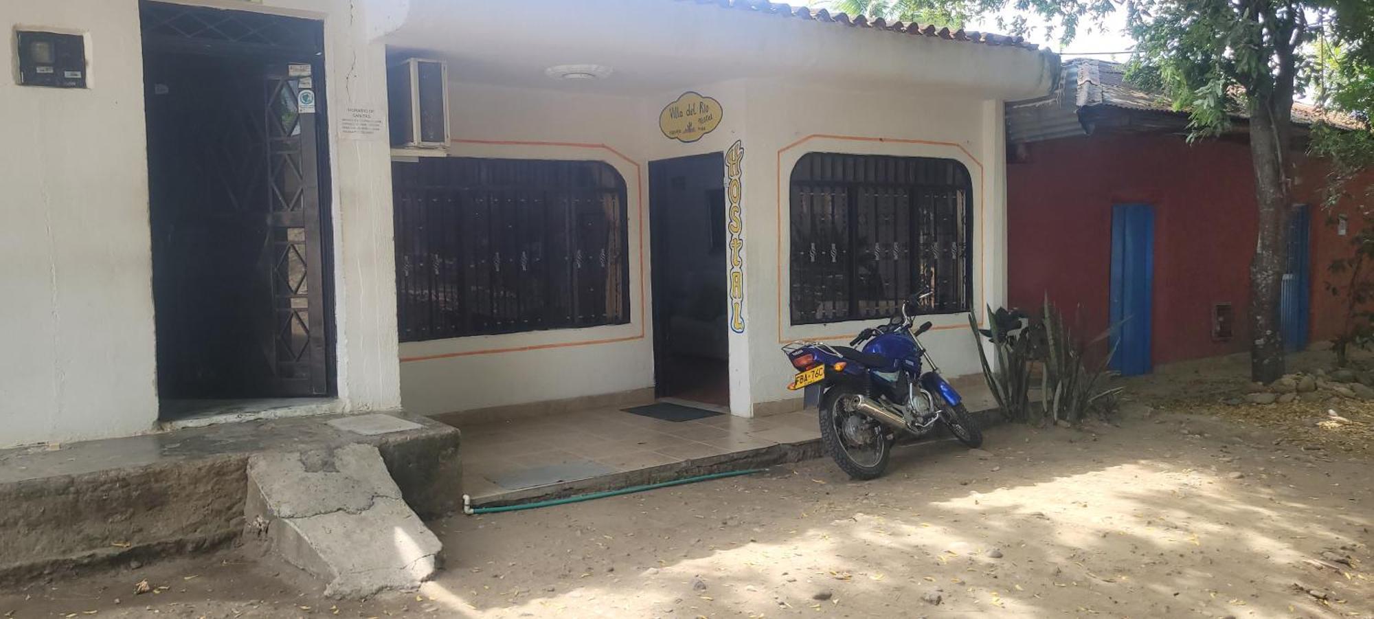 Hostal Villa Del Rio Las Brisas Villavieja Exterior foto