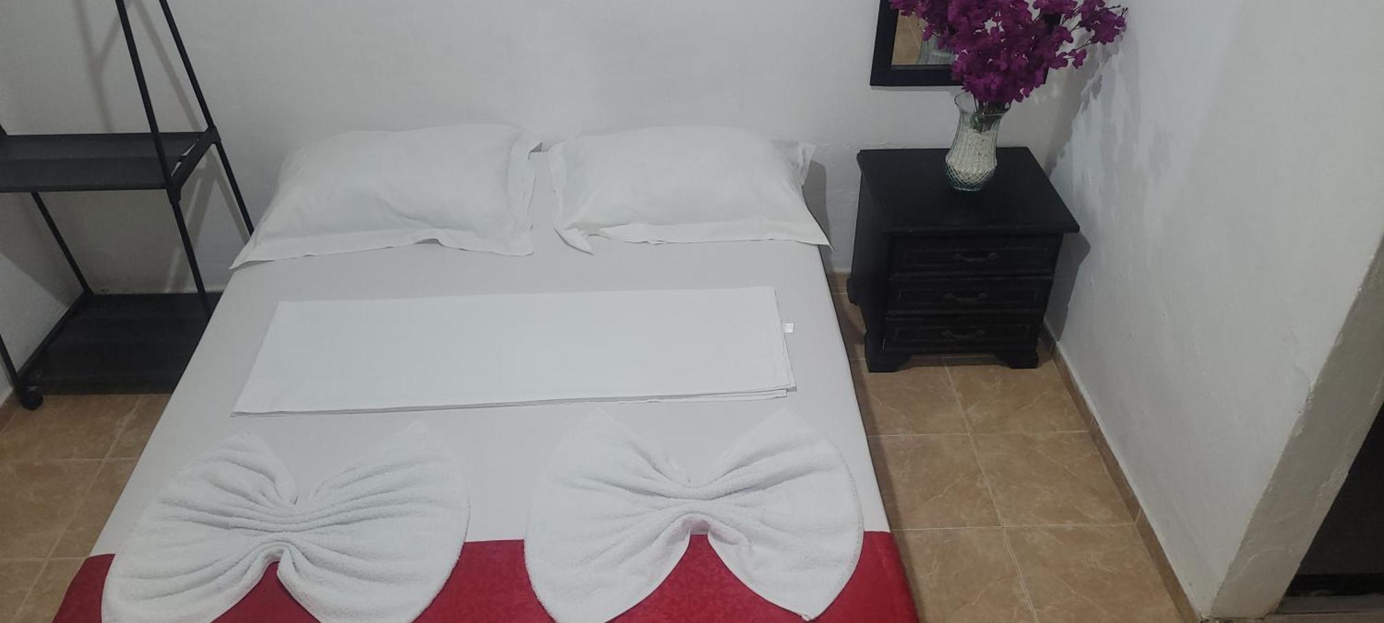 Hostal Villa Del Rio Las Brisas Villavieja Exterior foto