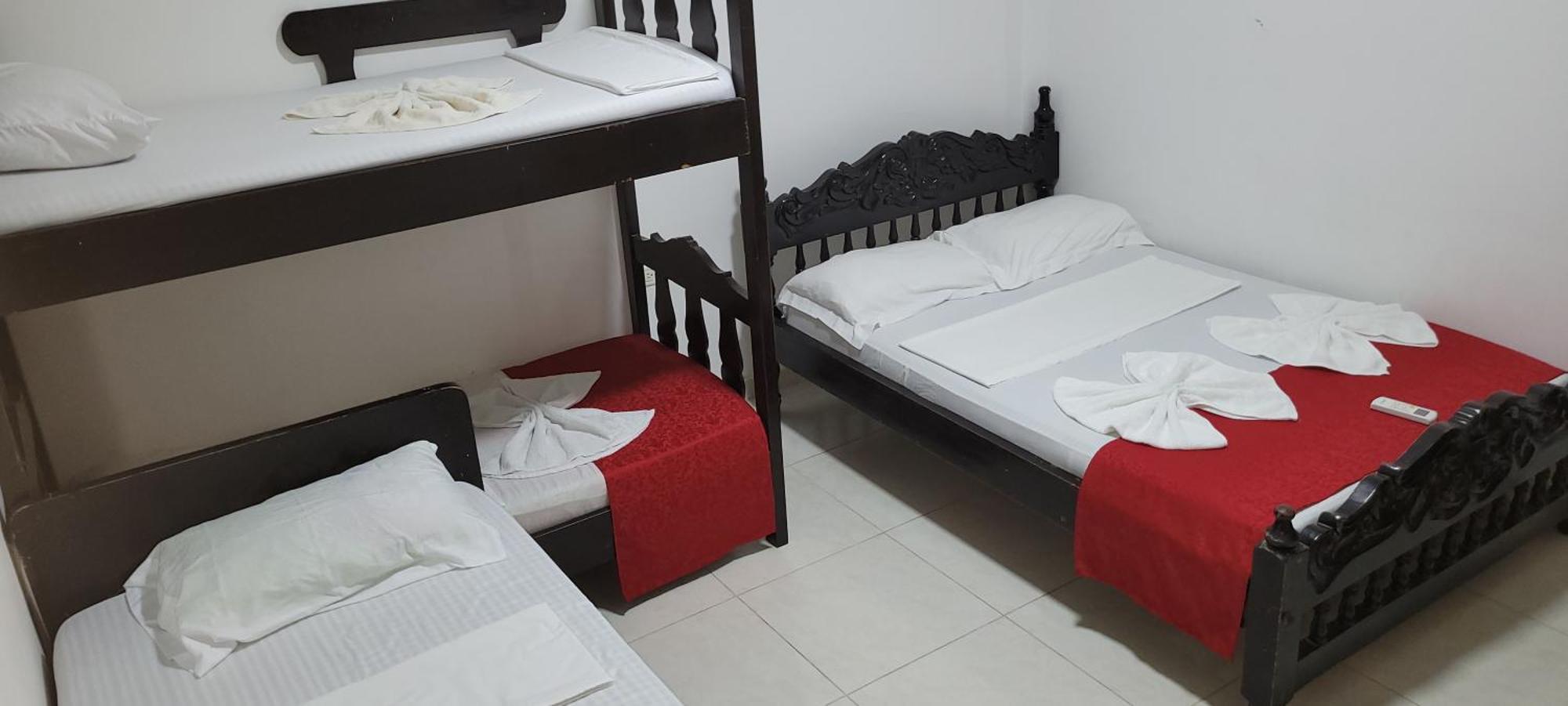 Hostal Villa Del Rio Las Brisas Villavieja Exterior foto